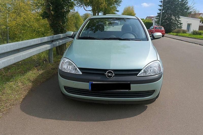 Grün Gebraucht 2001 Opel Corsa Comfort Limousine | 2.900 € (Teuer) - Bild 1/4