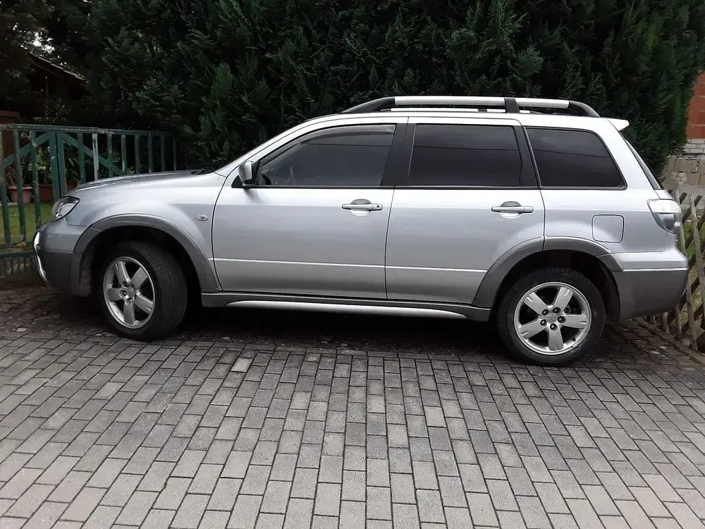 Gebraucht Mitsubishi Outlander Intense 160 PS (117 kW) 2005 Silber SUV