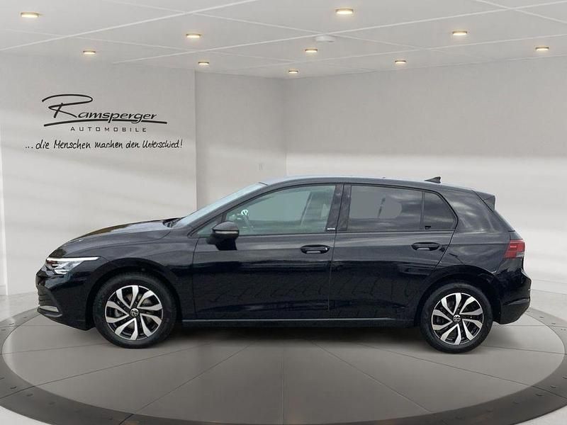 Gebraucht VW Golf VIII Active 150 PS (110 kW) 2022 Schwarz Limousine