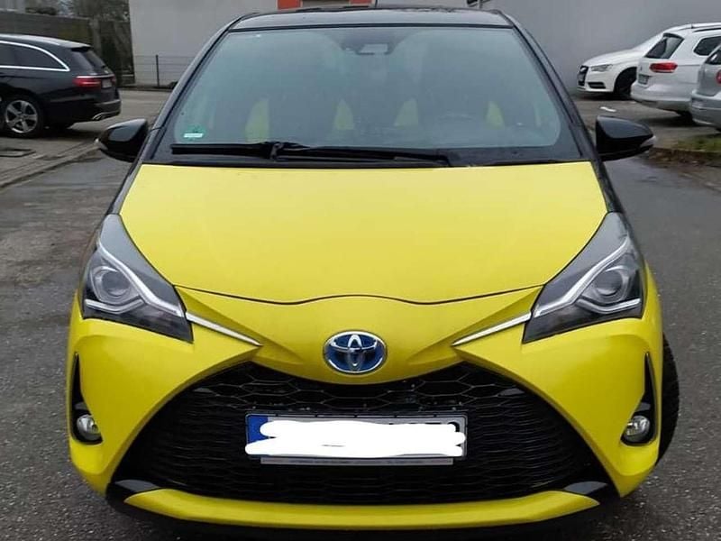 Gebraucht Toyota Yaris 101 PS (74 kW) 2017 Gelb Kombi