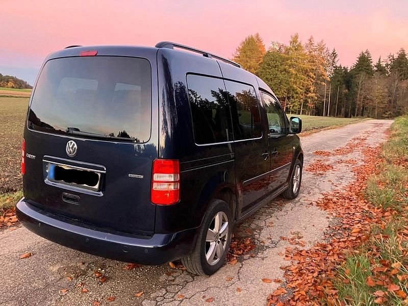 Second-hand VW Caddy 109 CP (80 kW) 2013 Albastru Monovolum