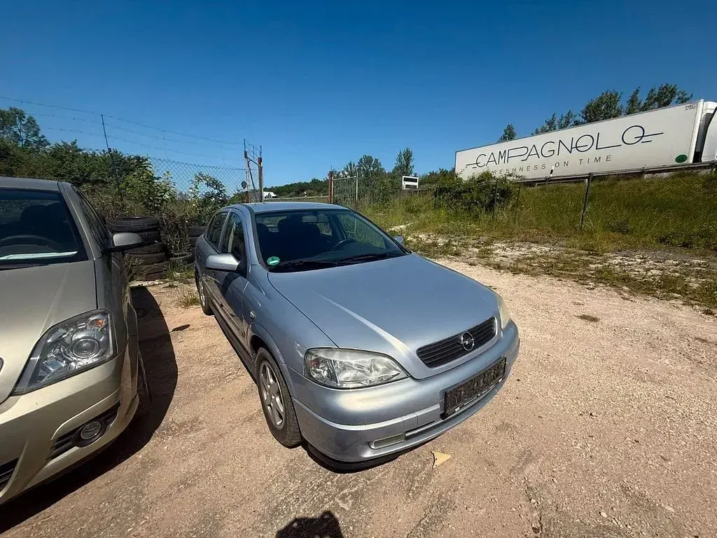 Gebraucht Opel Astra 101 PS (74 kW) 2000 Silber Limousine
