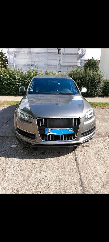 Grau Gebraucht 2009 Audi Q7 Comfort SUV | 15.600 € (Etwas zu teuer) - Bild 1/4