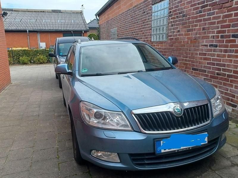 Grau Gebraucht 2011 Skoda Octavia Elegance Kombi | 5.200 € (Superpreis) - Bild 1/4