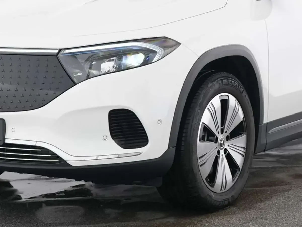 Gebraucht Mercedes EQA300 Advanced 167 kW (228 PS) 2025 Weiß SUV