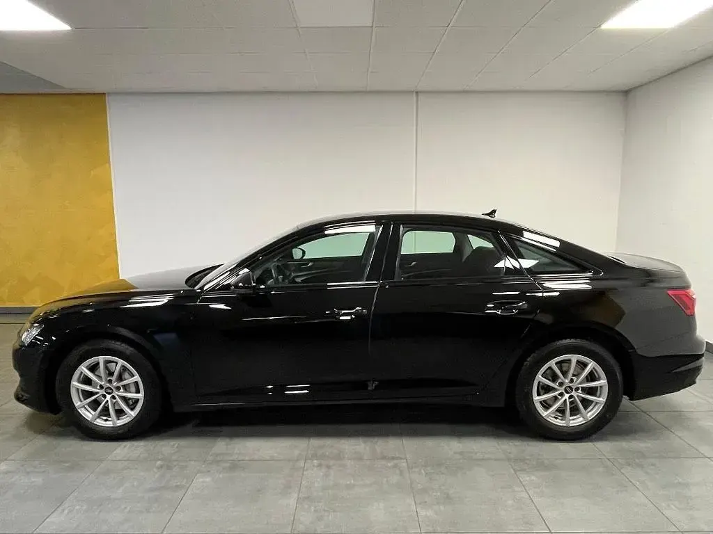 Gebraucht Audi A6 Premium 163 PS (119 kW) 2022 Brillantschwarz Limousine