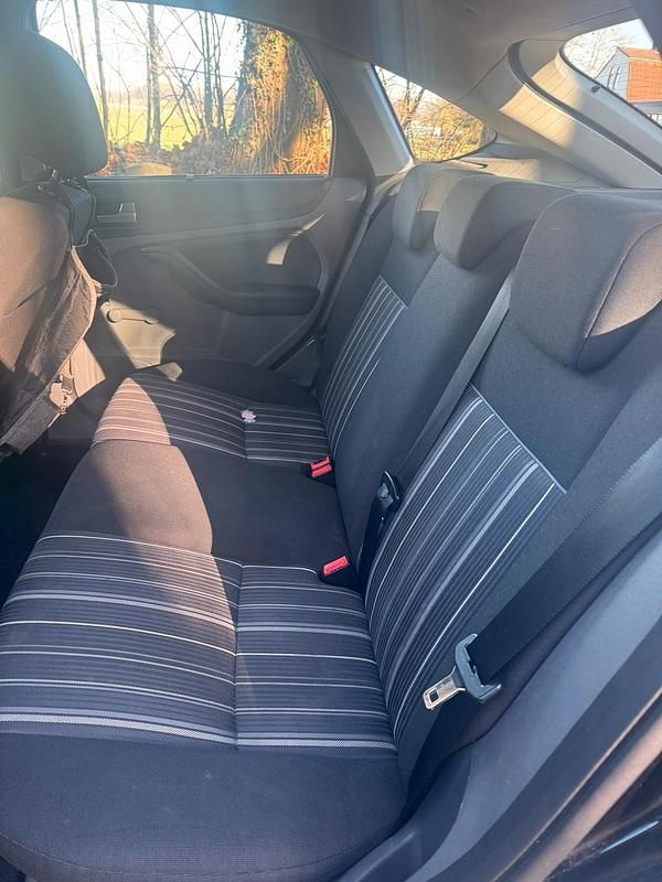 Usata Ford Focus 74 CV (54 kW) 2008 Nero Berlina