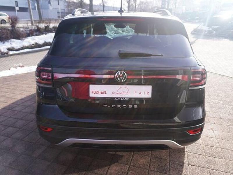 Gebraucht VW T-Cross 110 PS (80 kW) 2022 Deepblackmet. SUV