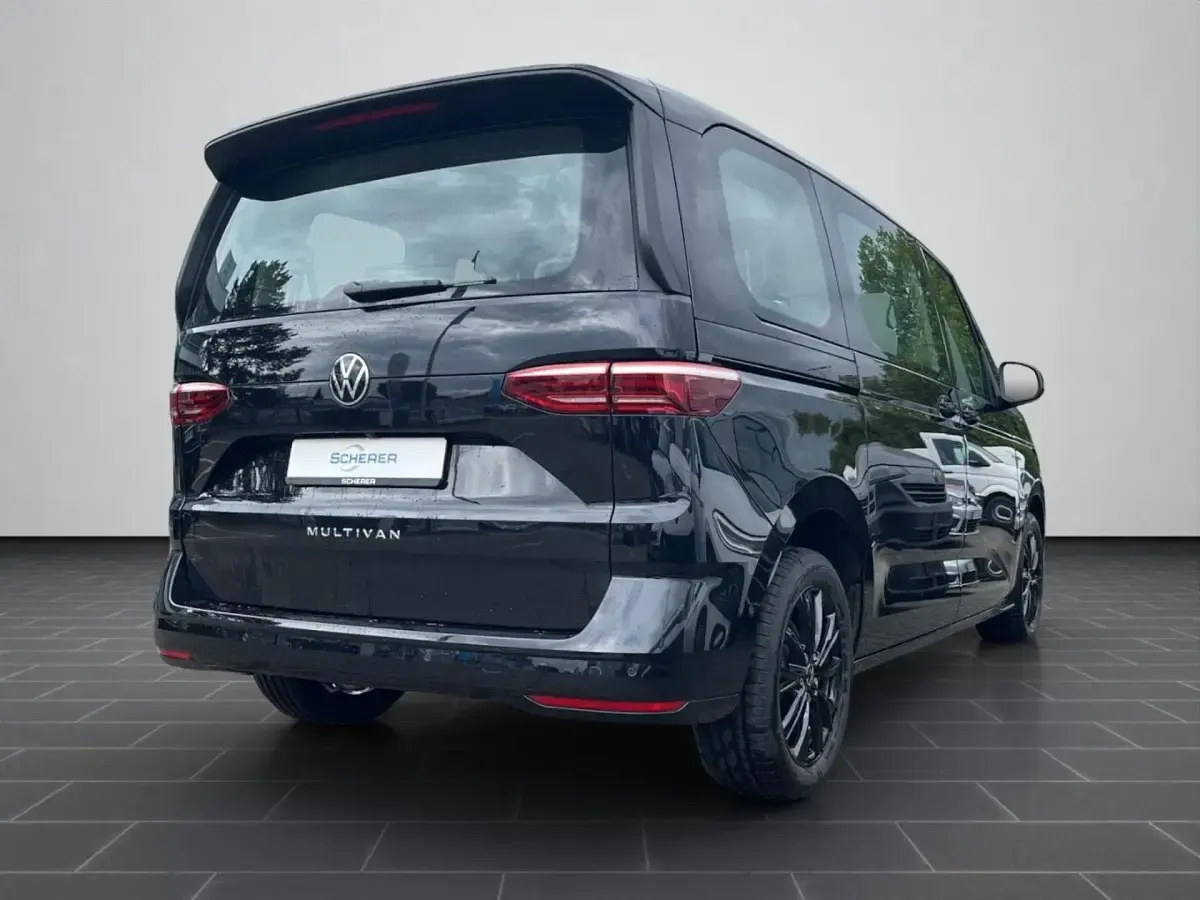 Gebraucht VW Multivan Life 150 PS (110 kW) 2025 Deep black perleffekt (metallic) Van / Kleinbus