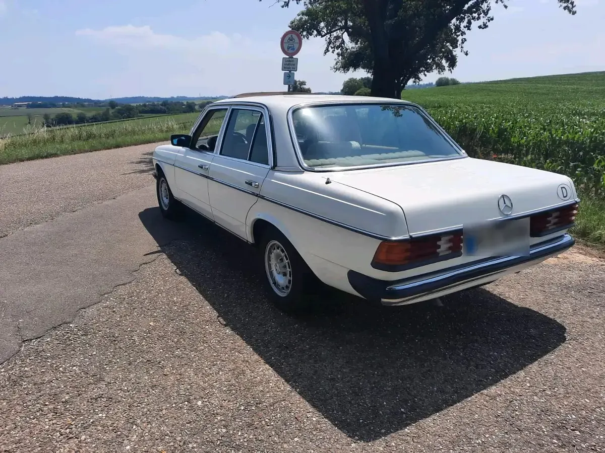 Gebraucht Mercedes 200 135 PS (99 kW) 1982 Weiß Limousine