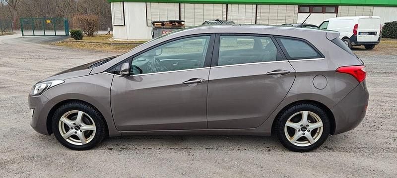 Gebraucht Hyundai i30 Trend 110 PS (80 kW) 2015 Grau Kombi