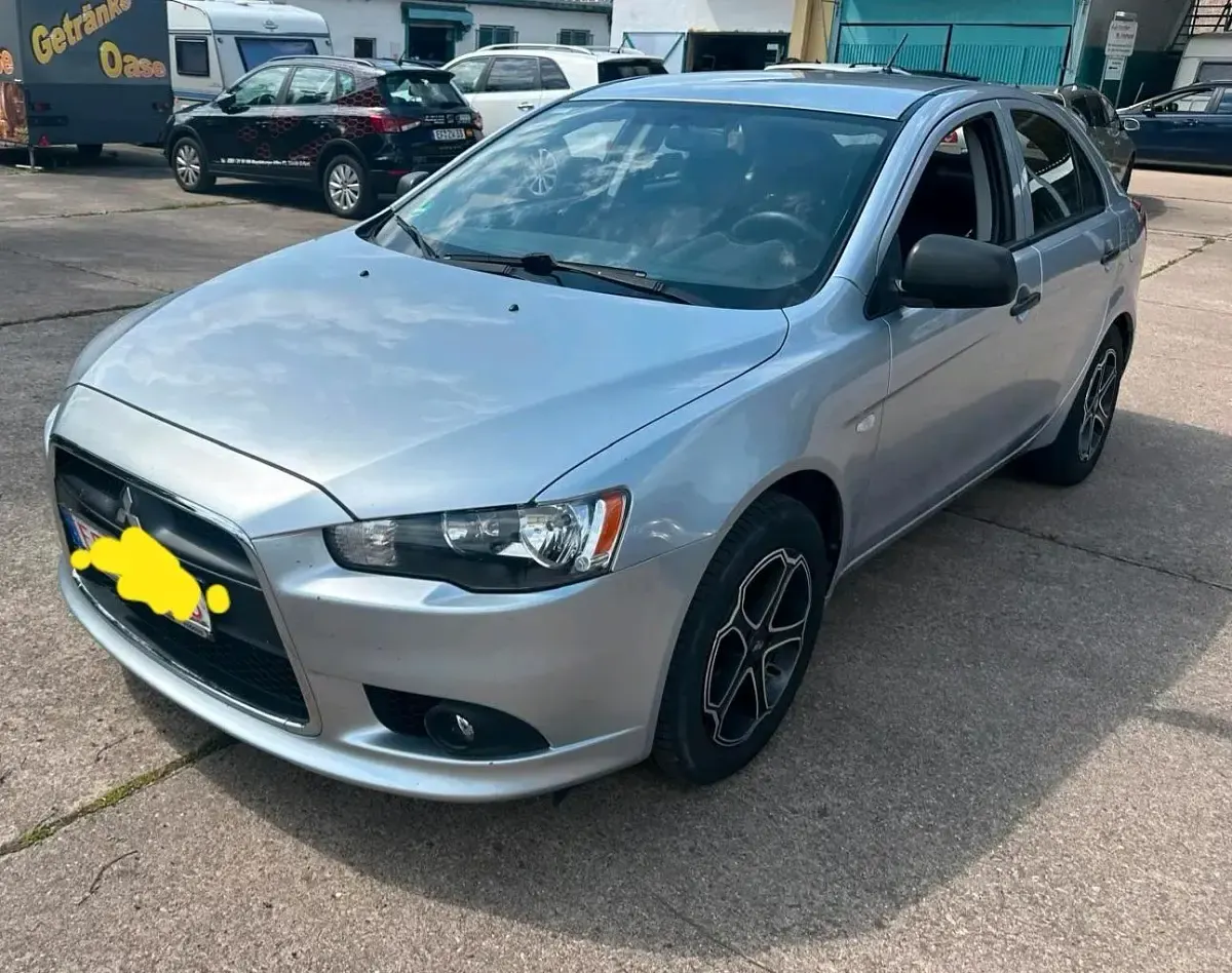 Gebraucht Mitsubishi Lancer 109 PS (80 kW) 2010 Silber Limousine