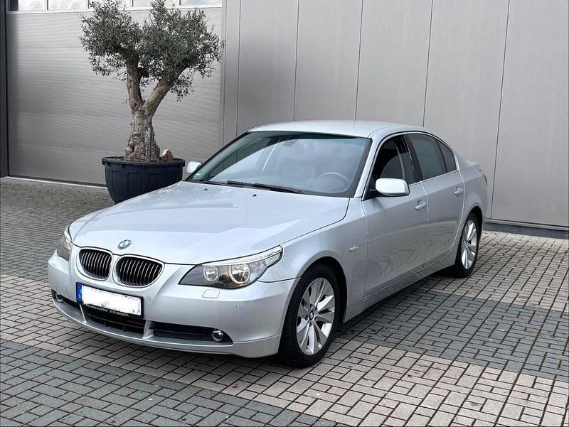 Second-hand BMW 523 177 CP (130 kW) 2006 Argintiu Berlinǎ