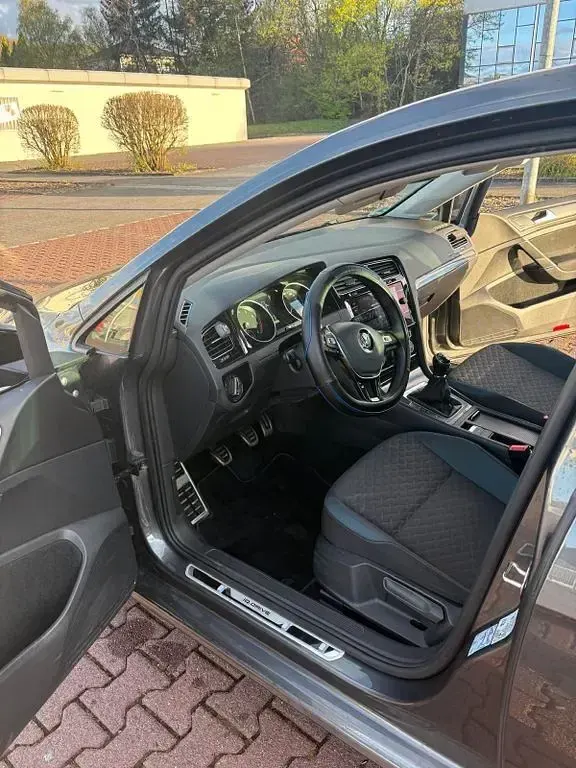 Gebraucht VW Golf VII IQ Drive 116 PS (85 kW) 2019 Grau Limousine