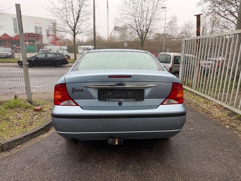 Gebraucht Ford Focus Ghia 101 PS (74 kW) 2004 Blau Limousine
