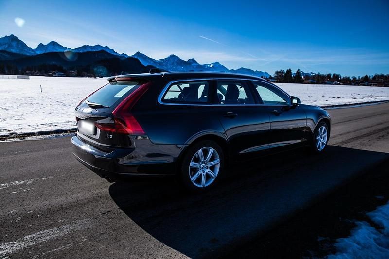 Second-hand Volvo V90 150 CP (110 kW) 2018 Negru Break