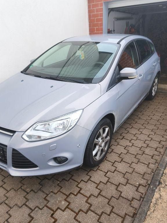 Gebraucht Ford Focus Ambiente 105 PS (77 kW) 2011 Grau Limousine