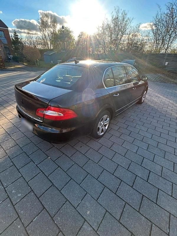 Gebraucht Skoda Superb 160 PS (117 kW) 2010 Schwarz Limousine