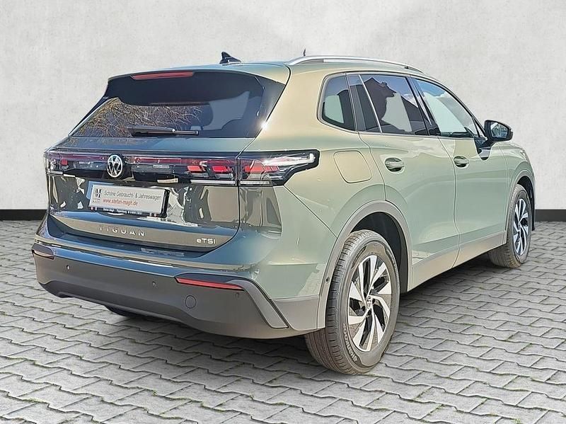 Neu VW Tiguan Life 150 PS (110 kW) 2025 Grün SUV