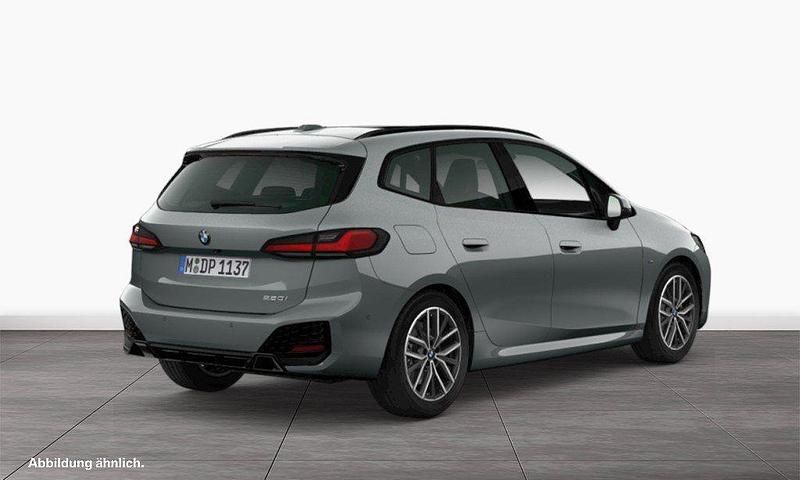 Gebraucht BMW 220 Active Tourer M Sport 156 PS (114 kW) 2023 Grau Van / Kleinbus