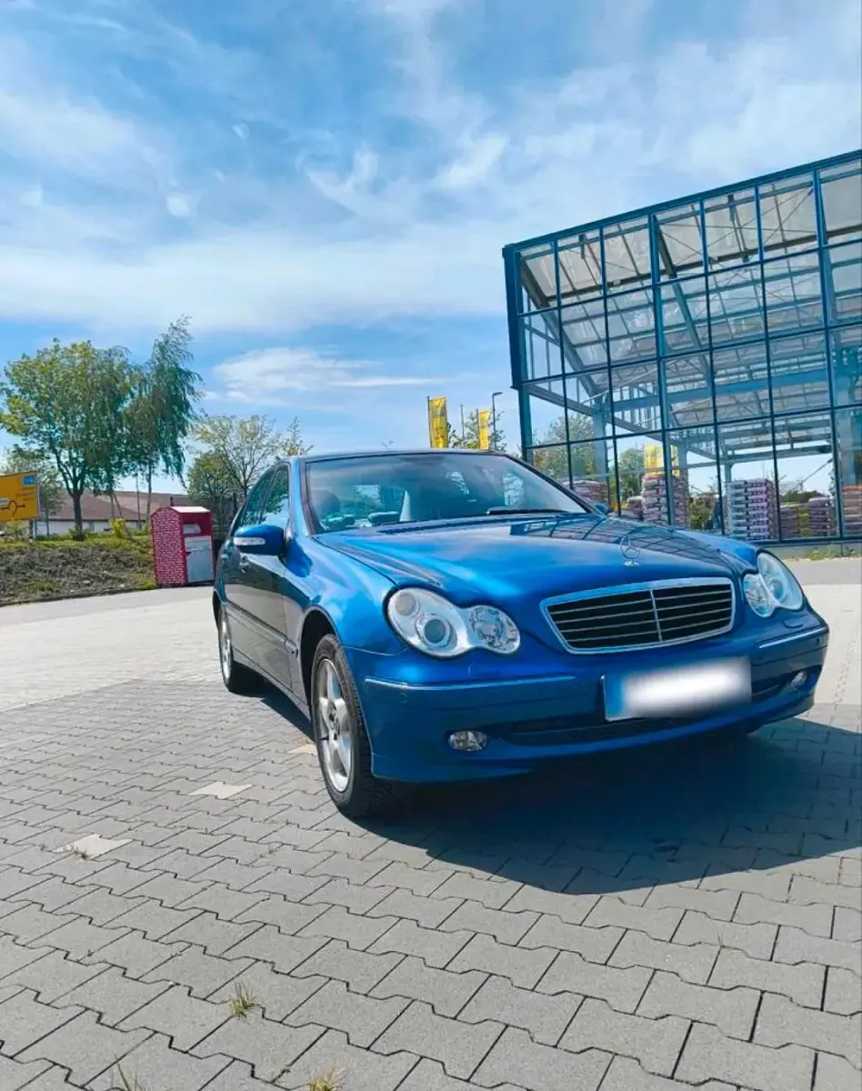 Gebraucht Mercedes C200 163 PS (119 kW) 2004 Blau Limousine