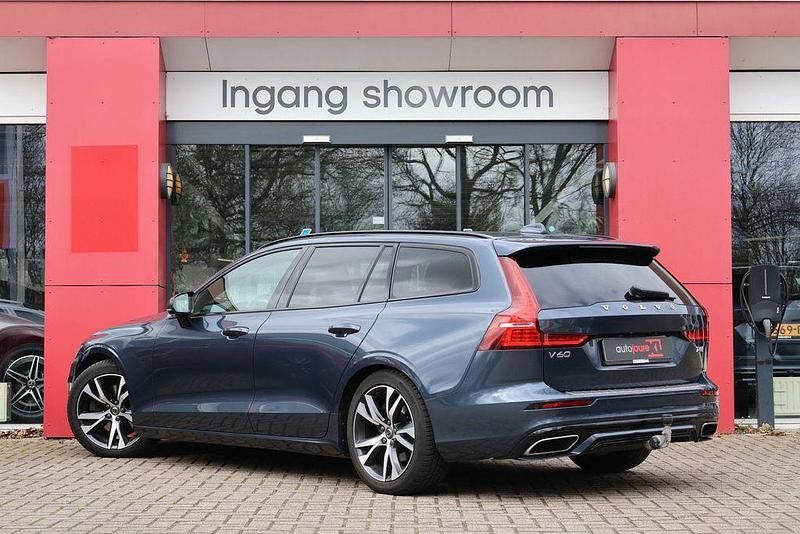 Gebraucht Volvo V60 R-Design 190 PS (139 kW) 2019 Blau Kombi