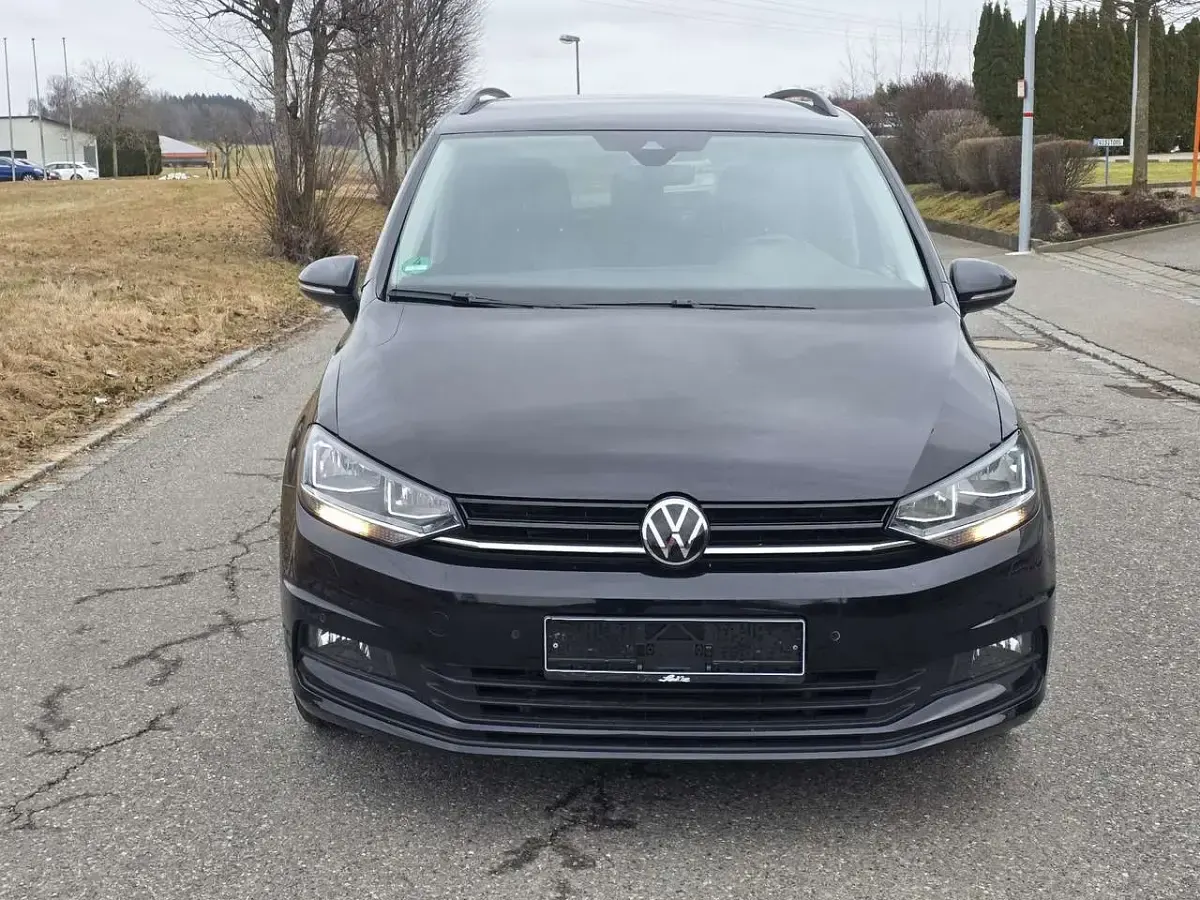 Gebraucht VW Touran Highline 150 PS (110 kW) 2023 Schwarz Van / Kleinbus