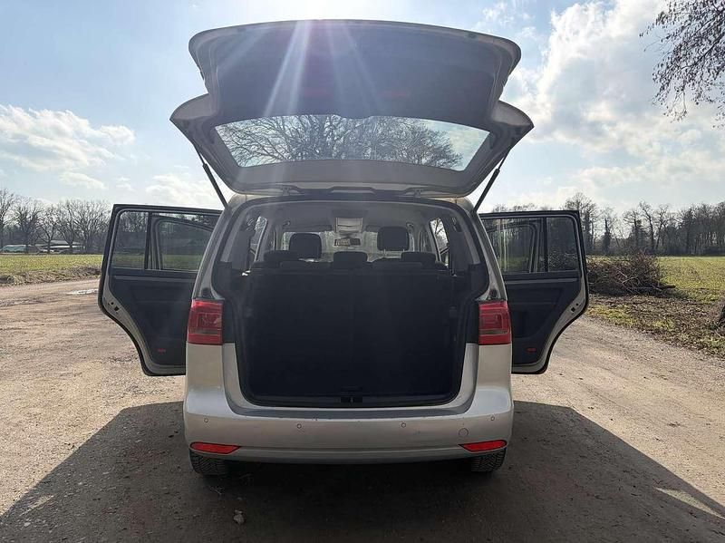 Gebraucht VW Touran 105 PS (77 kW) 2012 Silver leaf metallic Van / Kleinbus