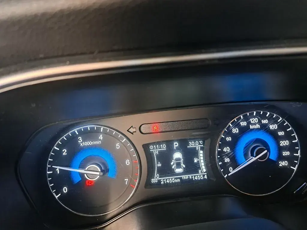 Gebraucht DFSK Fengon 140 PS (102 kW) 2023 Grau SUV