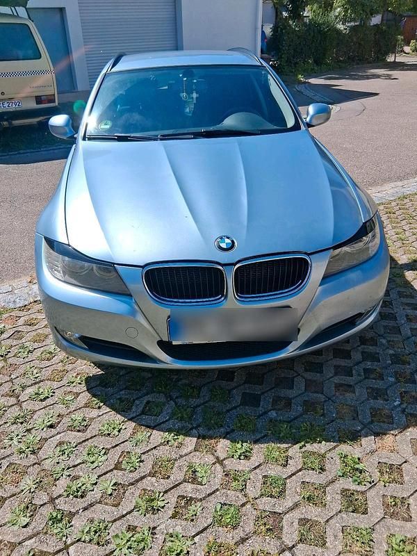 Blau Gebraucht 2011 BMW 318 Kombi | 9.000 € (Etwas zu teuer) - Bild 1/4