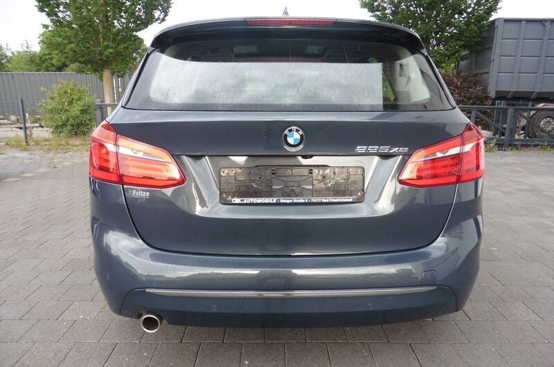 Gebraucht BMW 225 Active Tourer Luxury Line 136 PS (100 kW) 2016 Grau Van / Kleinbus