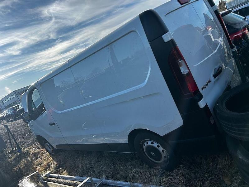 Gebraucht Renault Trafic 121 PS (88 kW) 2018 Weiß Van / Kleinbus