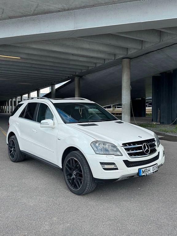 Weiß Gebraucht 2010 Mercedes ML350 Edition SUV | 11.999 € (Fairer Preis) - Bild 1/4