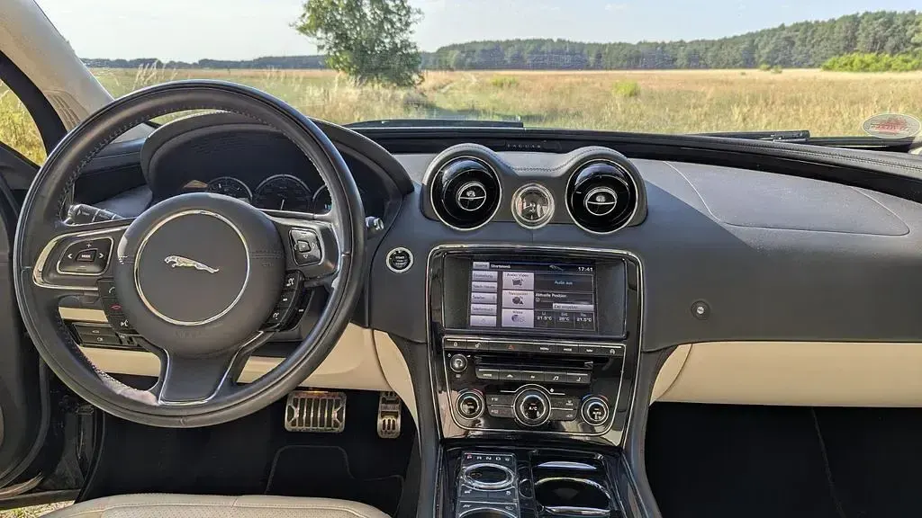 Gebraucht Jaguar XJ Premium Luxury 340 PS (250 kW) 2014 Schwarz Limousine