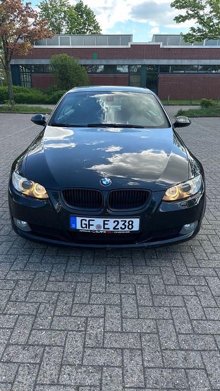 Schwarz Gebraucht 2008 BMW 320 Cabriolet Performance Cabrio | 7.600 € (Fairer Preis) - Bild 1/4