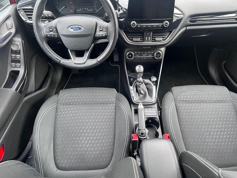 Gebraucht Ford Fiesta Titanium 101 PS (74 kW) 2019 Rot Limousine