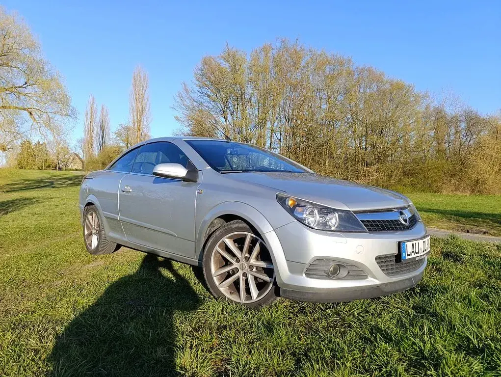Gebraucht Opel Astra Edition 140 PS (102 kW) 2006 Silber Cabrio