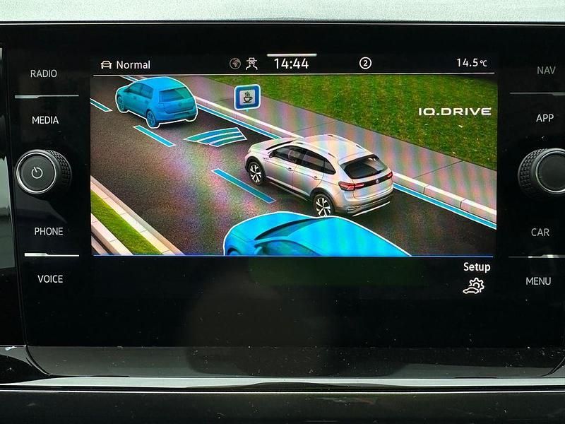 Neu VW Taigo IQ Drive 110 PS (80 kW) 2025 Rauchgrau metallic SUV