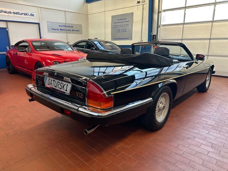 Używany Jaguar XJS 264 KM (194 kW) 1988 Czarny Kabriolet