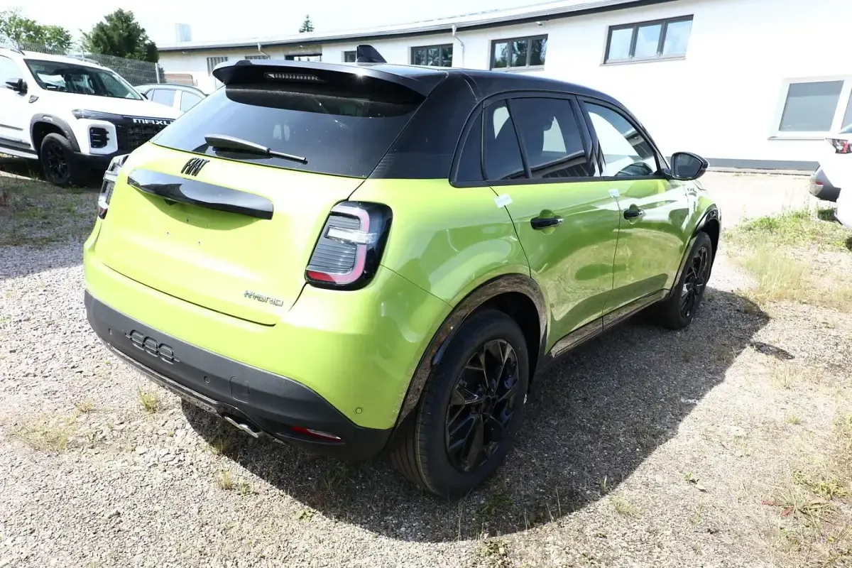 Neu Fiat 600 Sport 145 PS (106 kW) 2026 Acid grün metallic / dach schwar SUV