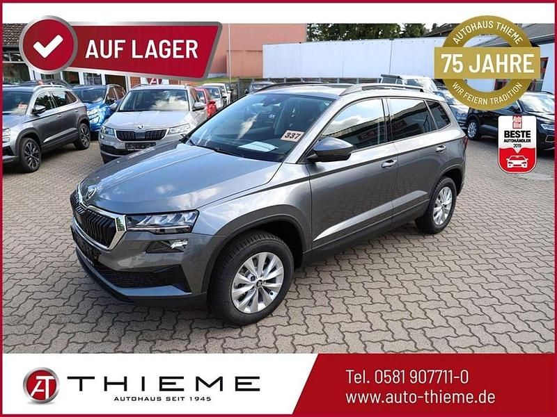Graphitegrau metallic Neu 2025 Skoda Karoq Lodge SUV | 32.864 € (Superpreis) - Bild 1/4