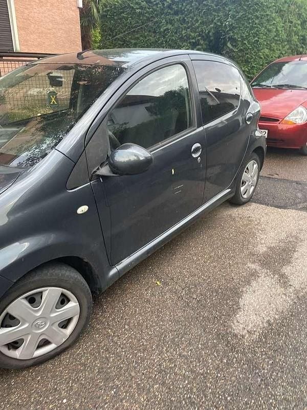 Grau Gebraucht 2009 Toyota Aygo Cool Kleinwagen | 1.000 € (Guter Preis) - Bild 1/4