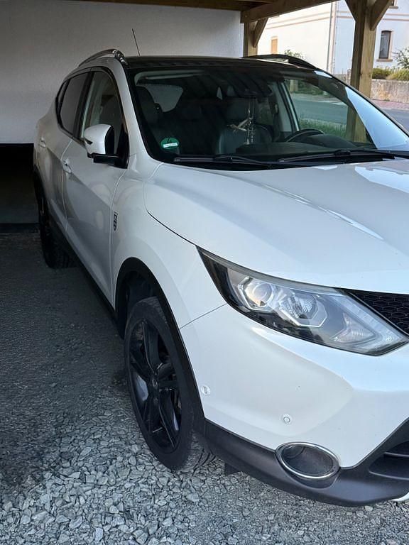 Weiß Gebraucht 2017 Nissan Qashqai Tekna+ SUV | 14.800 € (Fairer Preis) - Bild 1/4