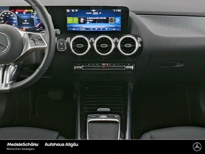 Gebraucht Mercedes GLA220 190 PS (139 kW) 2024 Lack kosmosschwarz (metallic) SUV