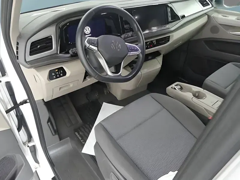 Gebraucht VW Multivan 204 PS (150 kW) 2023 Weiß Van / Kleinbus