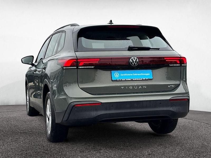 Gebraucht VW Tiguan 131 PS (96 kW) 2024 Grün SUV