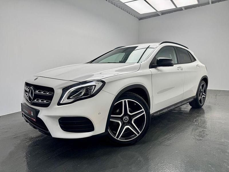 Polarweiss unilack Gebraucht 2019 Mercedes GLA180 AMG line SUV | 20.790 € (Fairer Preis) - Bild 1/4