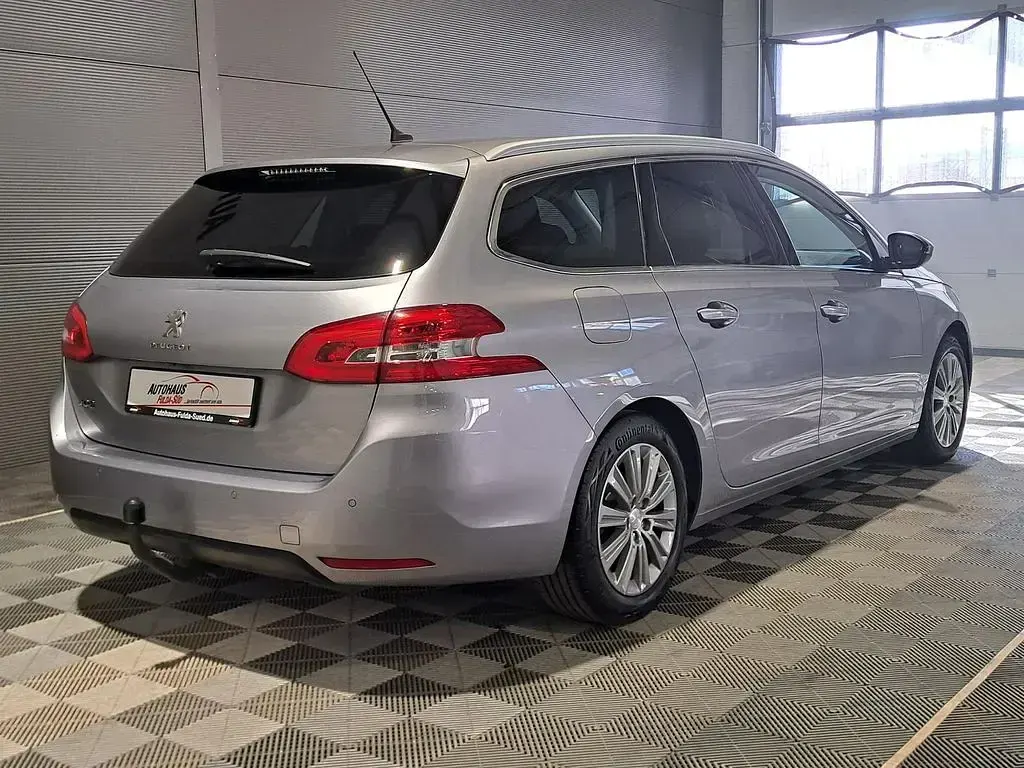 Gebraucht Peugeot 308 SW Allure 131 PS (96 kW) 2021 Grau Kombi