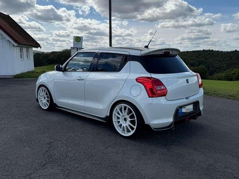 Gebraucht Suzuki Swift Comfort+ 111 PS (81 kW) 2018 Weiß Kleinwagen