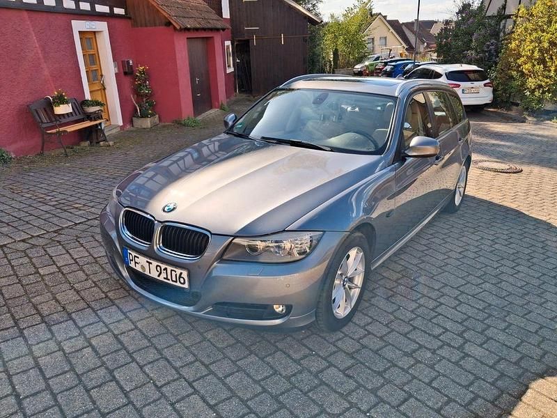 Gebraucht BMW 320 Comfort Edition 184 PS (135 kW) 2011 Grau Kombi